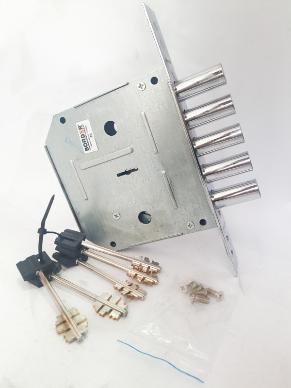 Дверний додатковий замок врізний Border 8-6К5/15.ЗШ